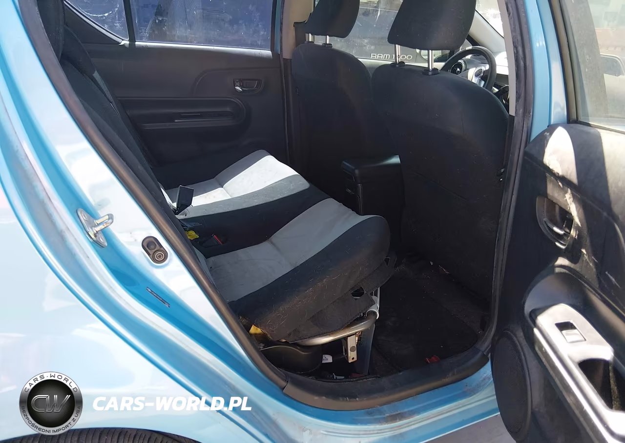 2015 Toyota Prius C Two VIN:JTDKDTB37F1114327 - 8