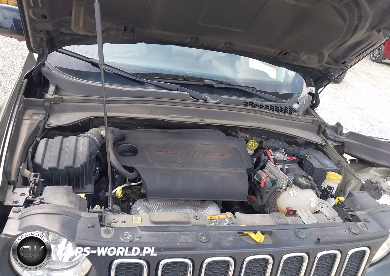 2018 Jeep Renegade Latitude 4X4 VIN:ZACCJBBB1JPG72164 - 10