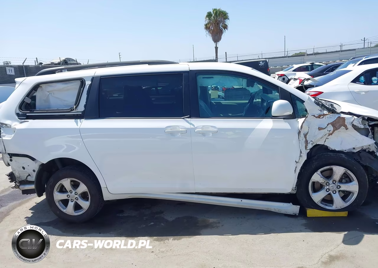 2016 Toyota Sienna Le 8 Passenger VIN:5TDKK3DC0GS704134 - 13
