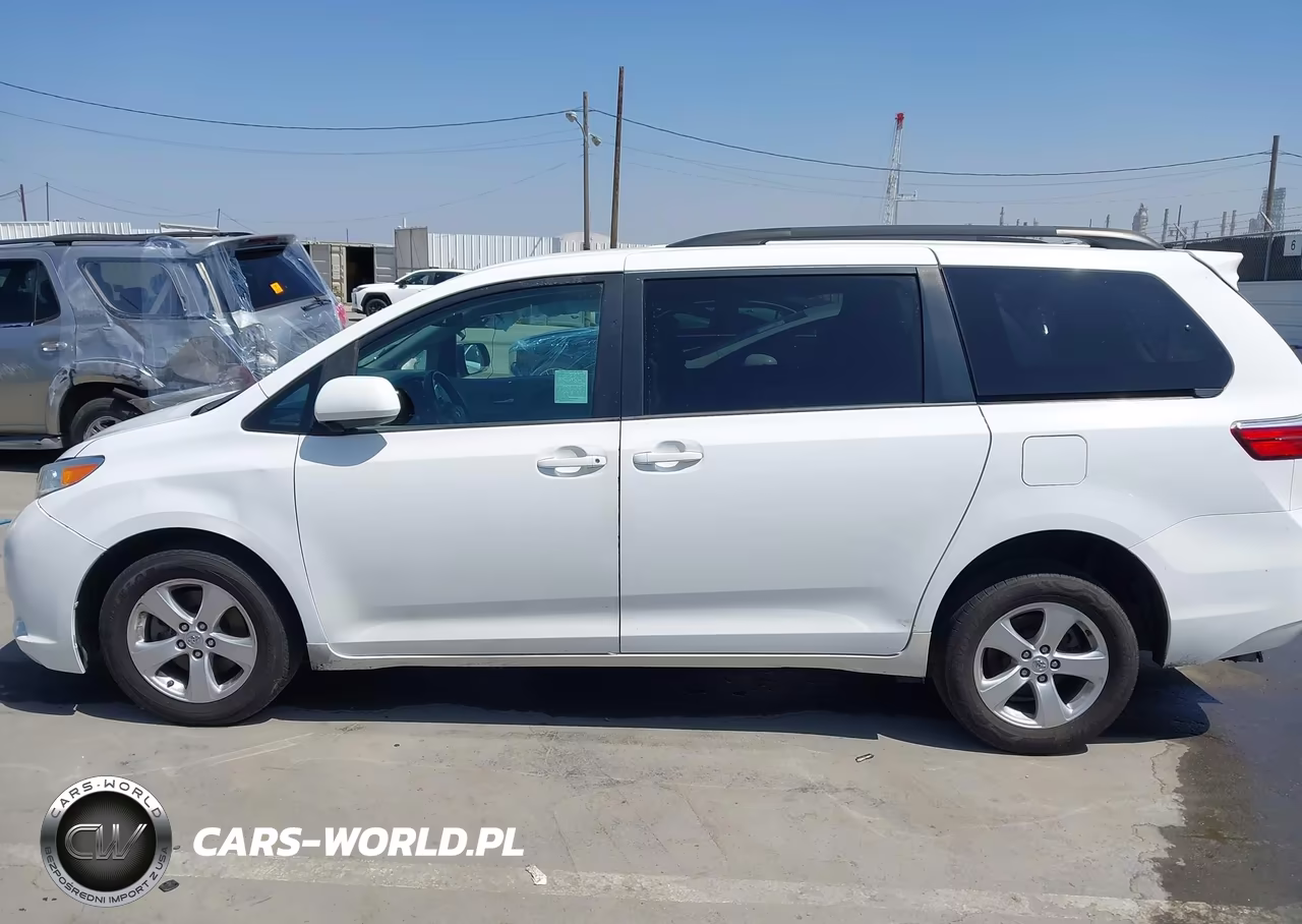 2016 Toyota Sienna Le 8 Passenger VIN:5TDKK3DC0GS704134 - 14