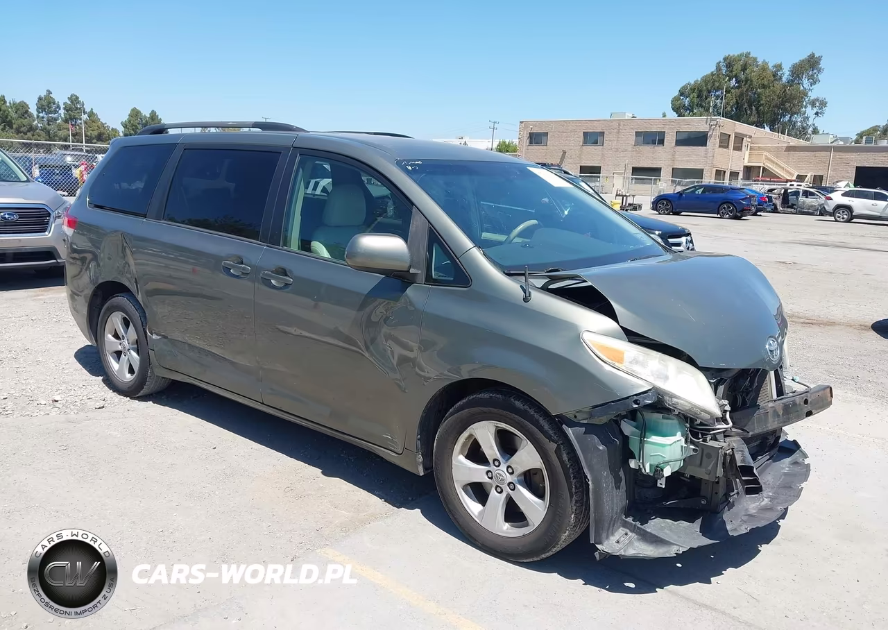 2011 Toyota Sienna Le V6 – zdjęcie 1 z 17