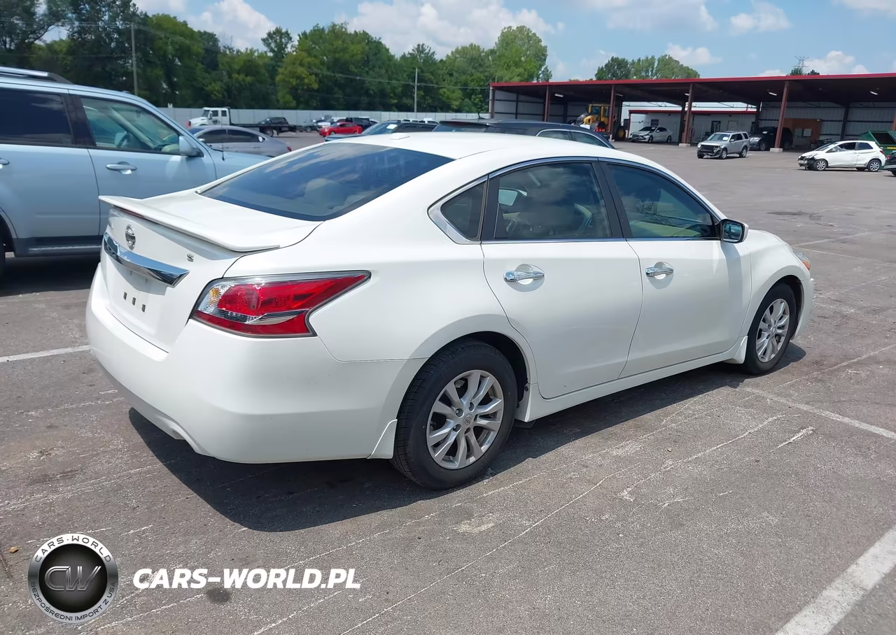 2015 Nissan Altima 2.5 S VIN:1N4AL3AP0FC137090 - 4