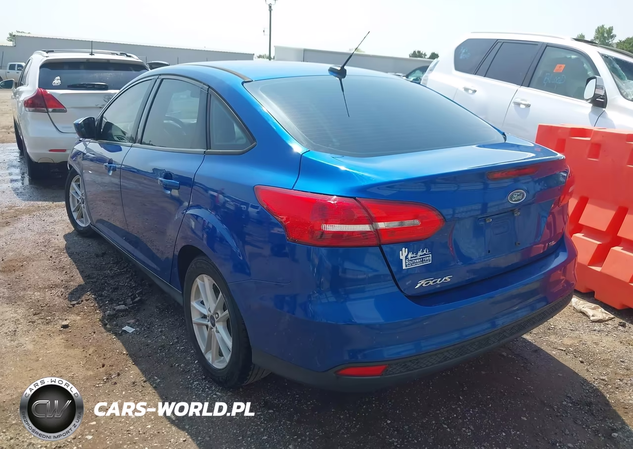 2018 Ford Focus Se VIN:1FADP3F21JL311577 - 3
