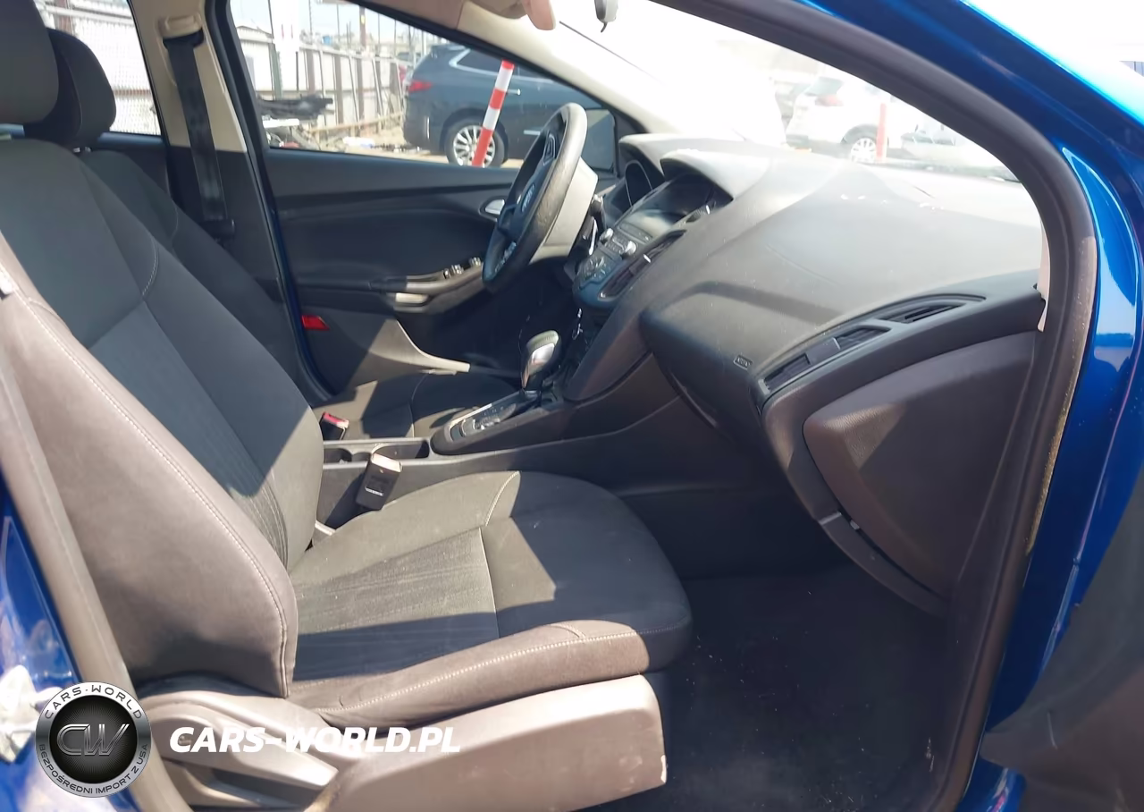 2018 Ford Focus Se VIN:1FADP3F21JL311577 - 5
