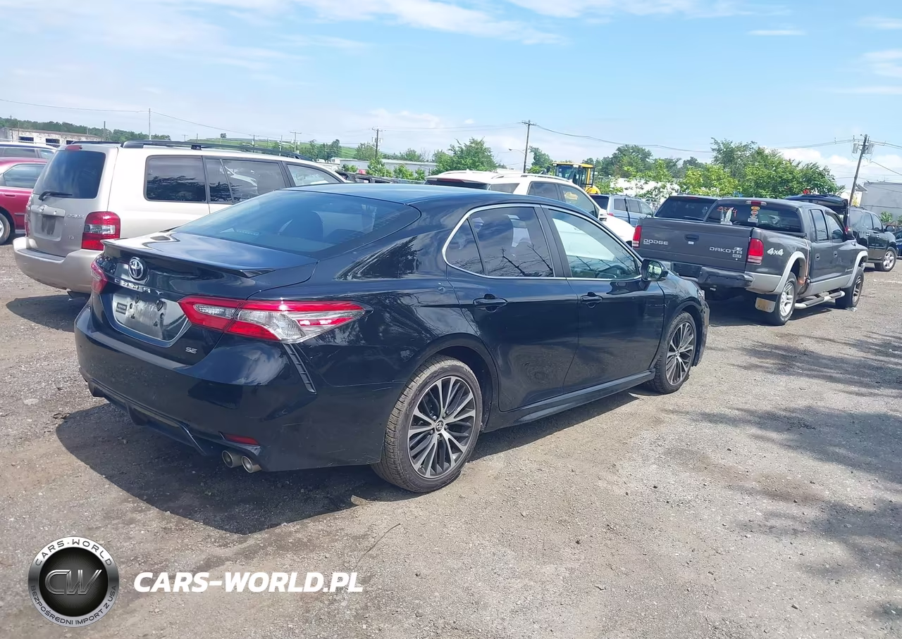 2018 Toyota Camry Se VIN:4T1B11HK2JU051961 - 4