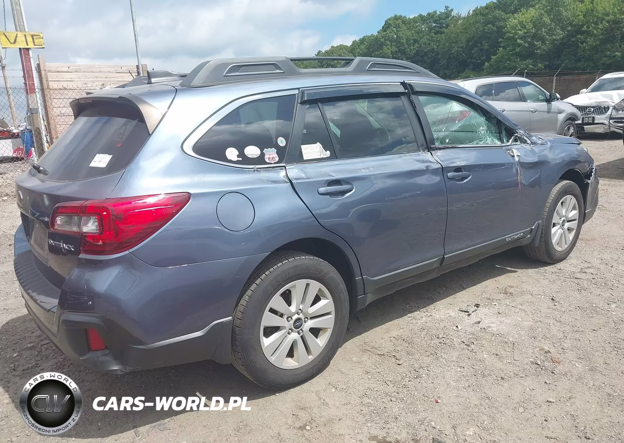 2018 Subaru Outback 2.5I Premium VIN:4S4BSACC9J3265266 - 4