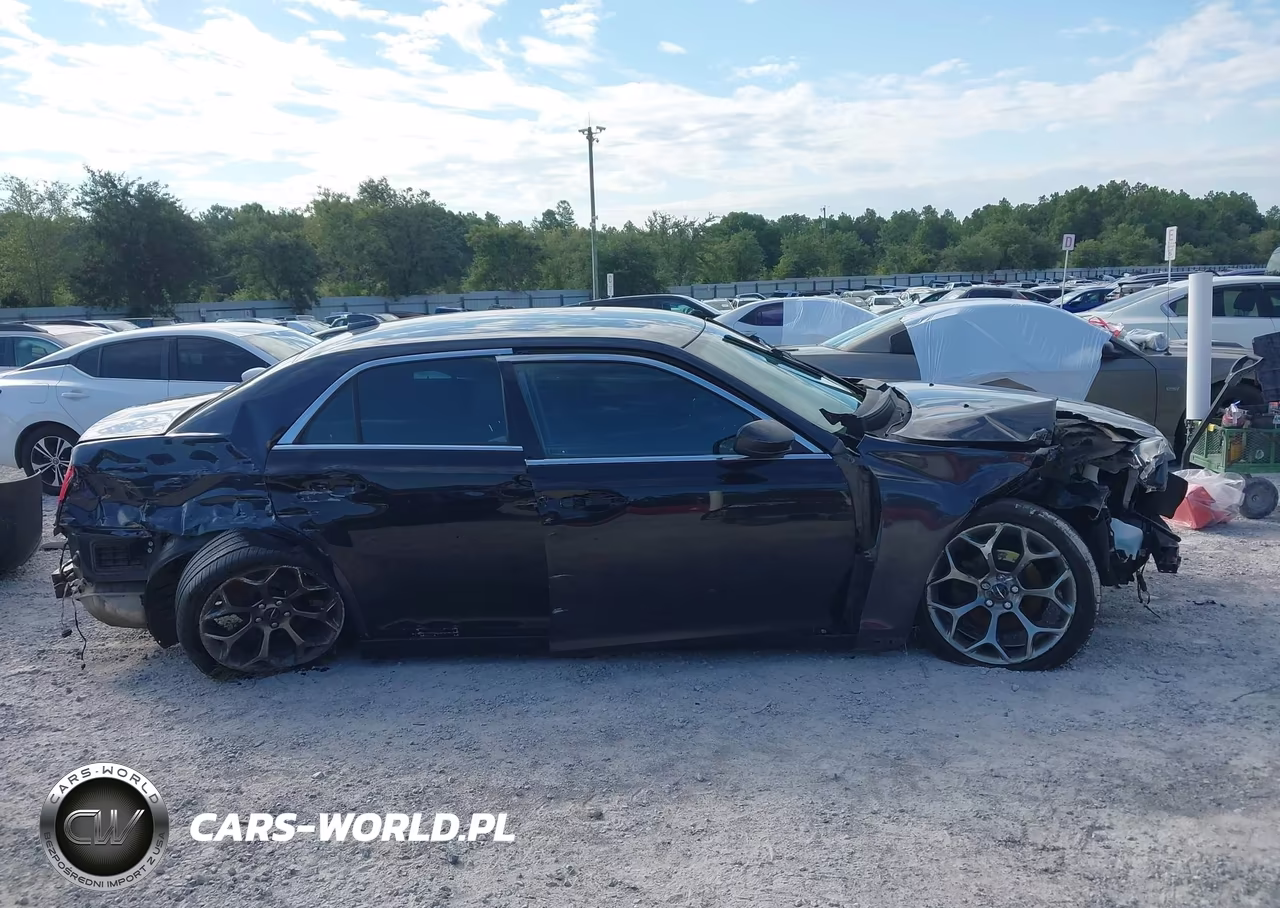 2016 Chrysler 300 300S VIN:2C3CCABG9GH238847 - 14