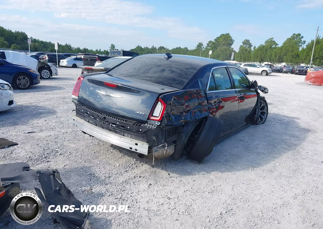 2016 Chrysler 300 300S VIN:2C3CCABG9GH238847 - 4