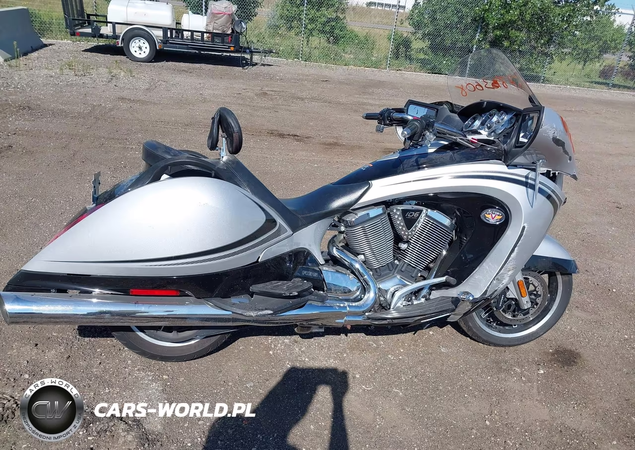 2011 Victory Motorcycles Vision Tour VIN:5VPSW36N4B3000257 - 12