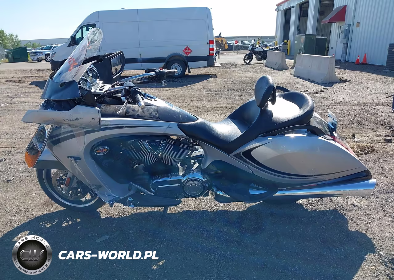 2011 Victory Motorcycles Vision Tour VIN:5VPSW36N4B3000257 - 13