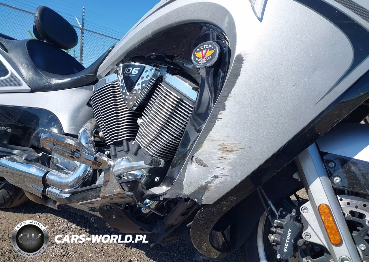 2011 Victory Motorcycles Vision Tour VIN:5VPSW36N4B3000257 - 16
