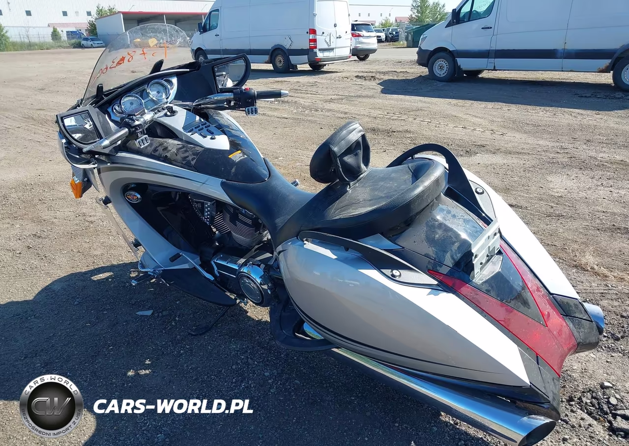 2011 Victory Motorcycles Vision Tour VIN:5VPSW36N4B3000257 - 3