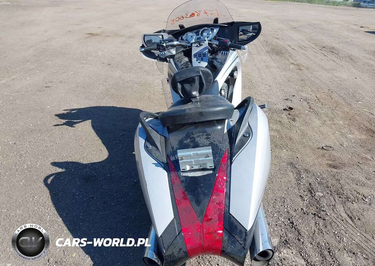 2011 Victory Motorcycles Vision Tour VIN:5VPSW36N4B3000257 - 6