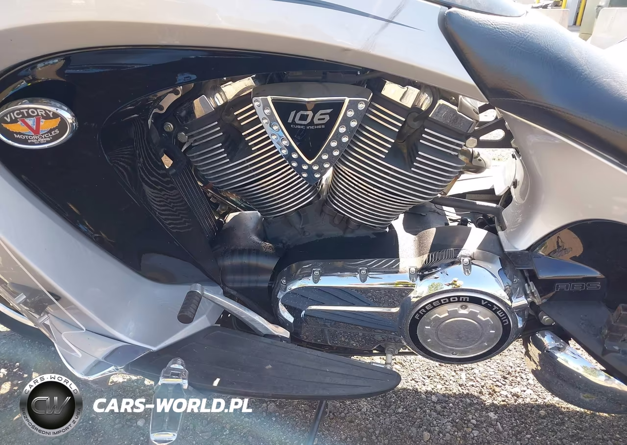 2011 Victory Motorcycles Vision Tour VIN:5VPSW36N4B3000257 - 9