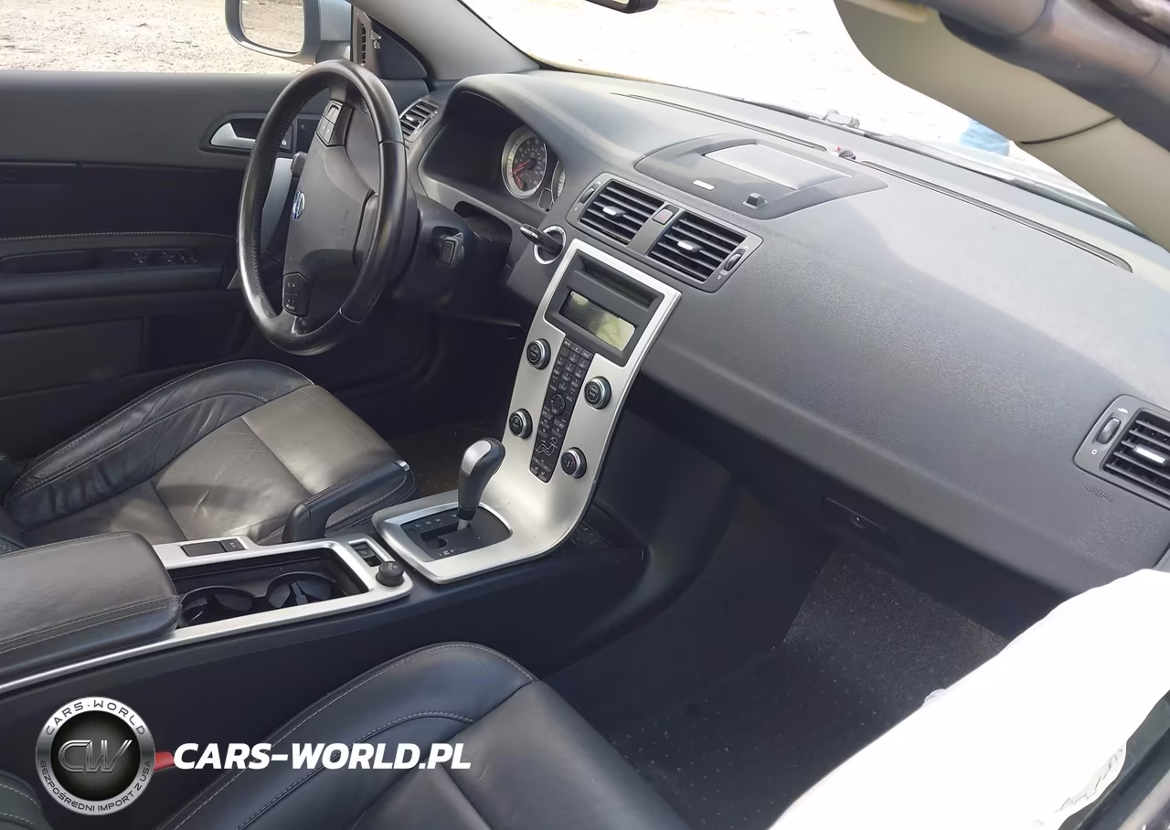 2011 Volvo C70 T5 (Fleet Only)-T5 (Retail Only) VIN:YV1672MC0BJ120569 - 5