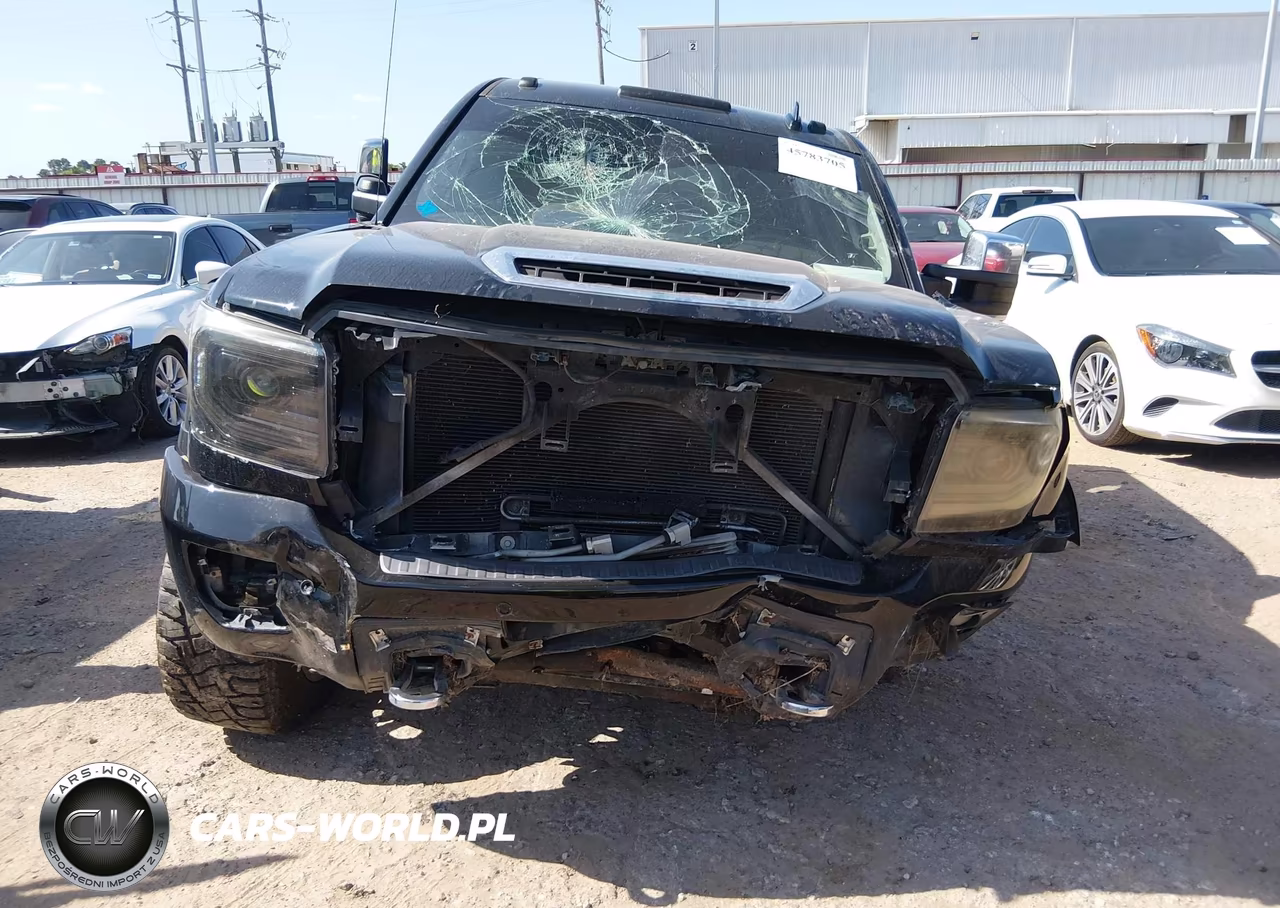 2018 GMC Sierra 2500Hd Denali VIN:1GT12UEYXJF163130 - 12
