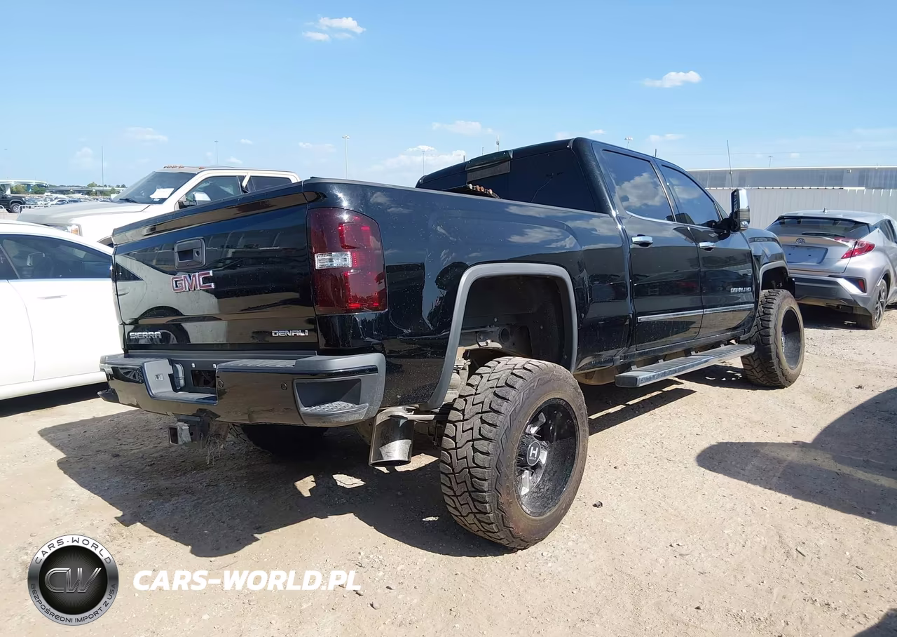 2018 GMC Sierra 2500Hd Denali VIN:1GT12UEYXJF163130 - 4