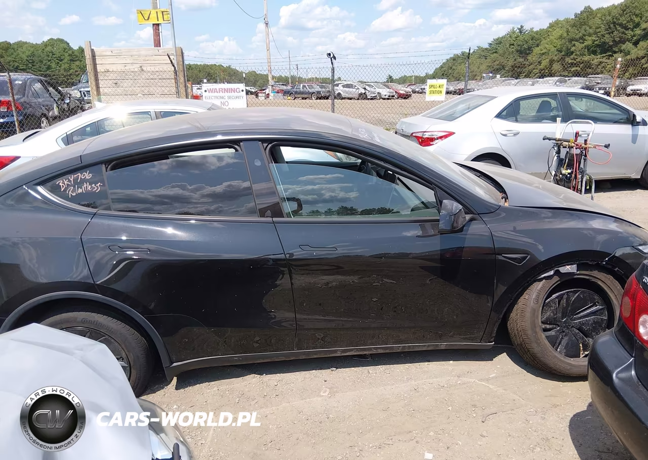 2026 Tesla Model Y All-Wheel Drive-Long Range Launch Series-Premium All-Wheel Drive VIN:7SAYGDEE9TF462706 - 12
