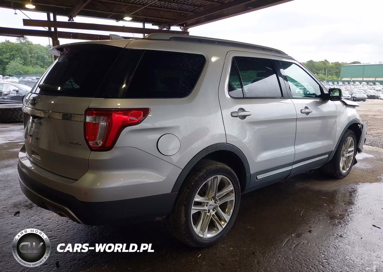 2017 Ford Explorer Xlt VIN:1FM5K8D84HGC21842 - 4