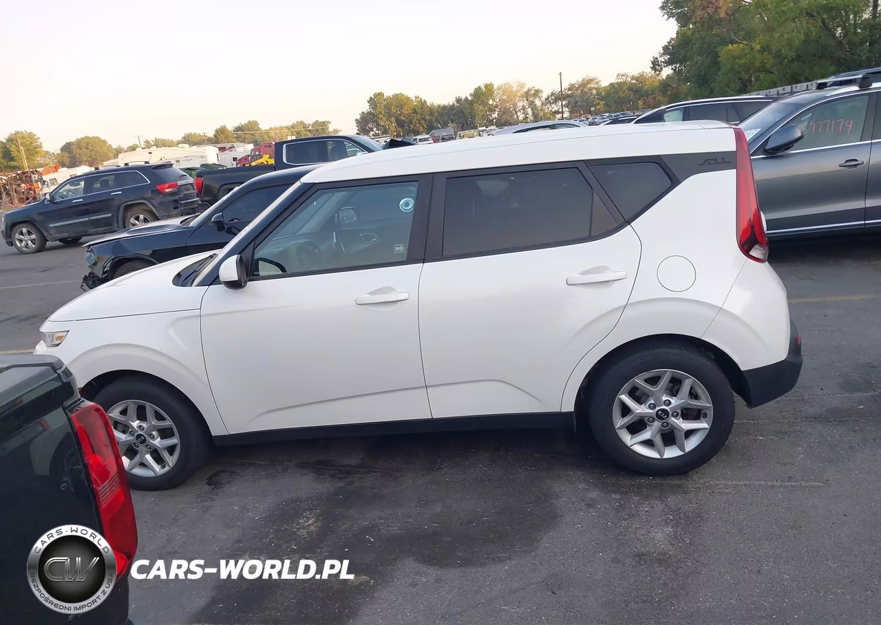 2021 Kia Soul S VIN:KNDJ23AU7M7750980 - 14