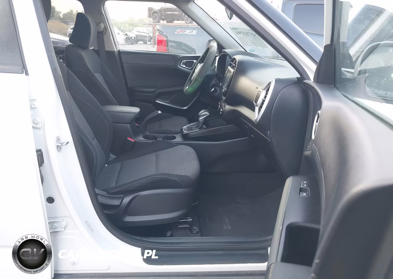 2021 Kia Soul S VIN:KNDJ23AU7M7750980 - 5
