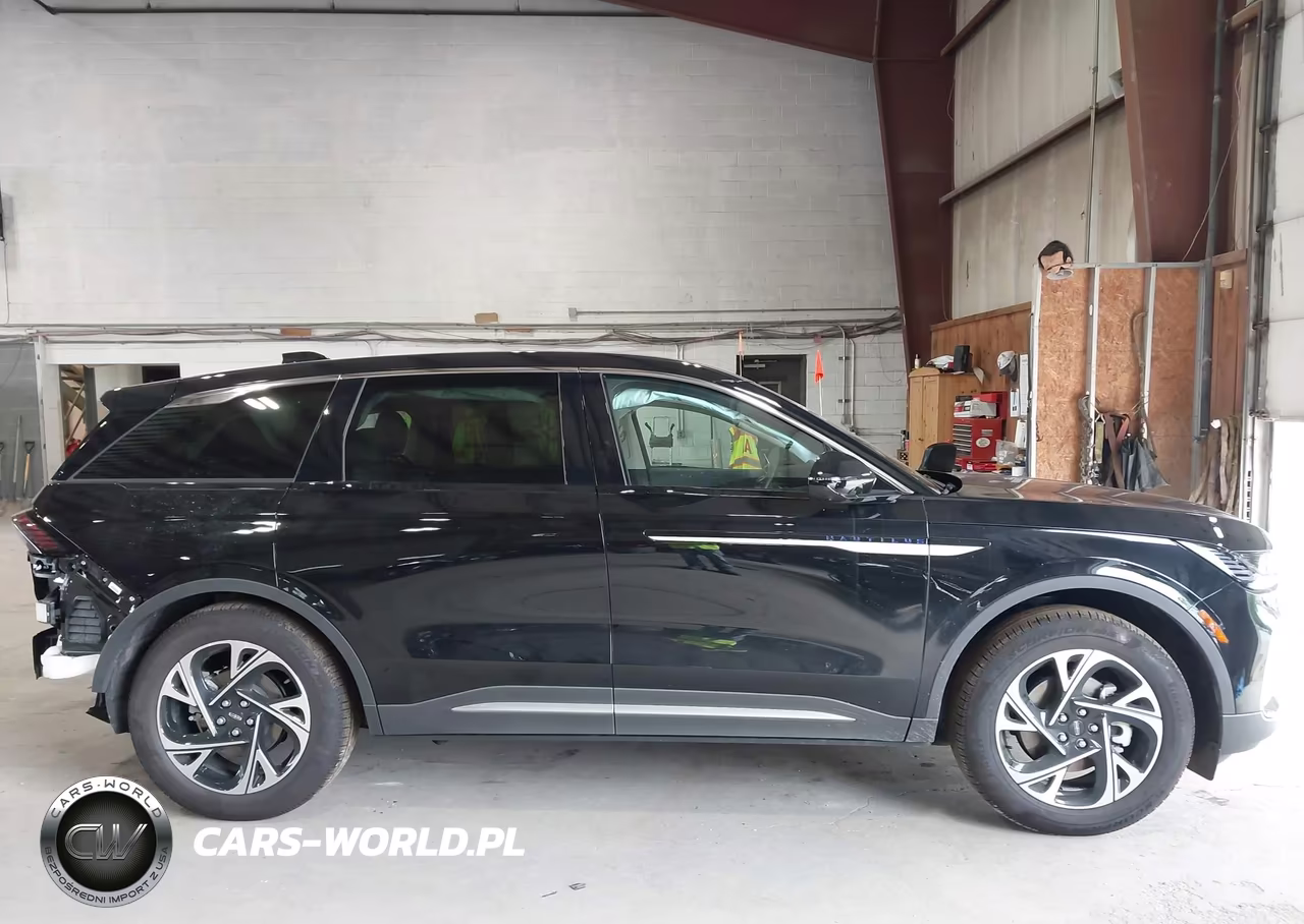 2026 Lincoln Nautilus Premiere VIN:5LMPJ8J41TJ017165 - 14
