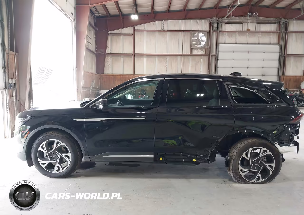 2026 Lincoln Nautilus Premiere VIN:5LMPJ8J41TJ017165 - 15
