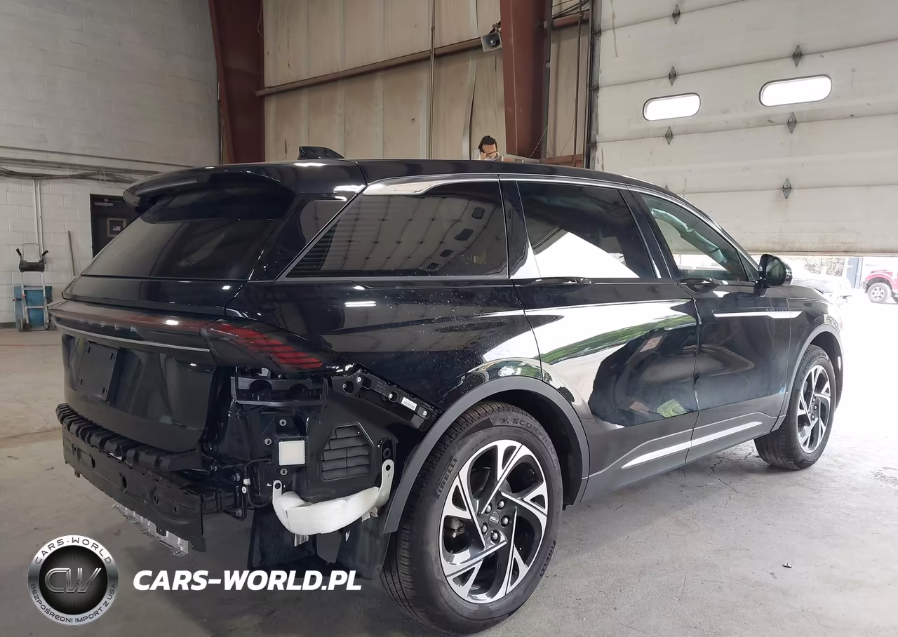 2026 Lincoln Nautilus Premiere VIN:5LMPJ8J41TJ017165 - 4