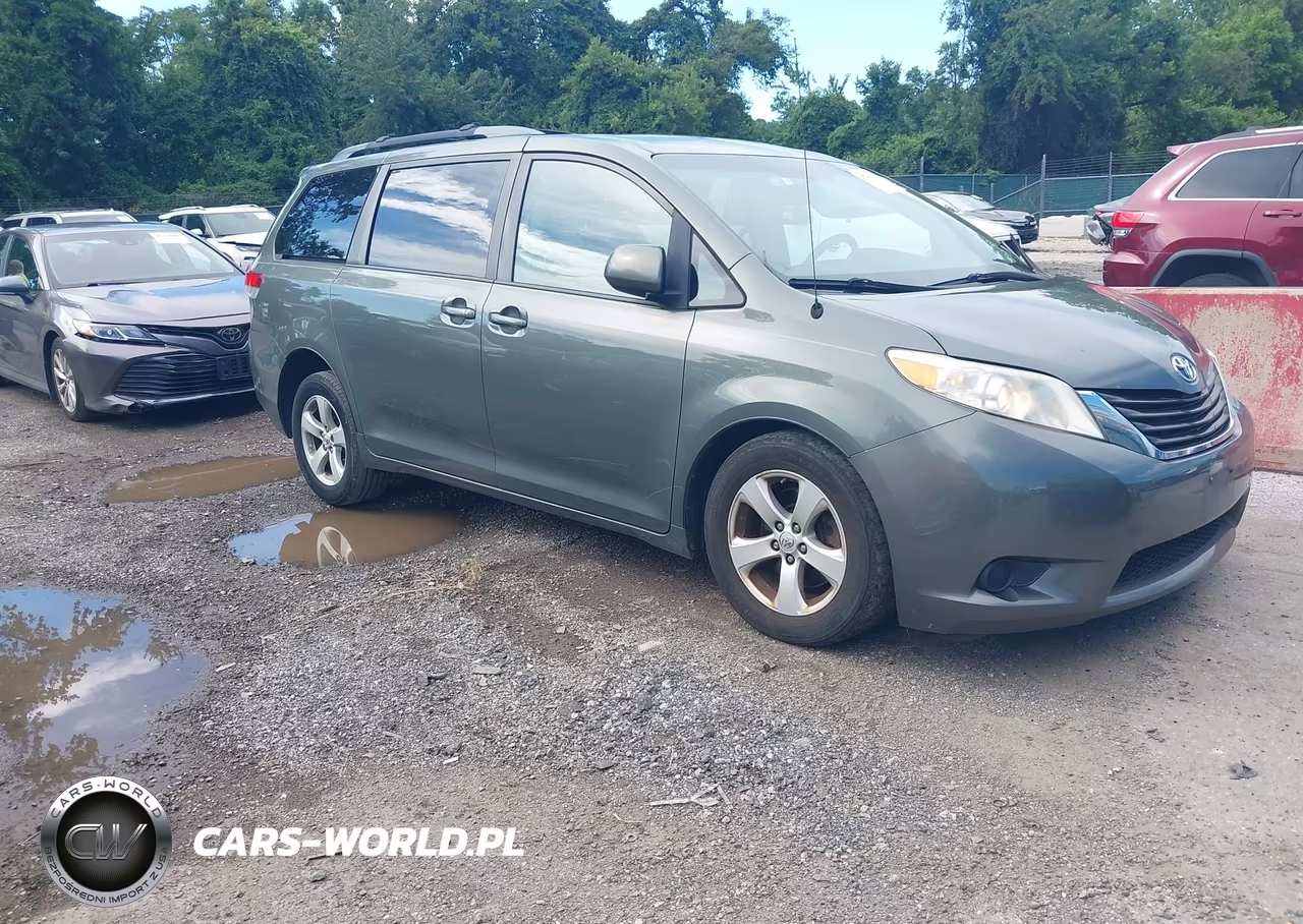 2014 Toyota Sienna Le V6 8 Passenger – zdjęcie 1 z 17
