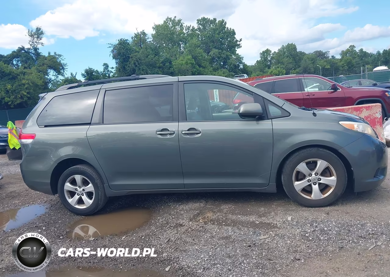 2014 Toyota Sienna Le V6 8 Passenger VIN:5TDKK3DC4ES524829 - 14