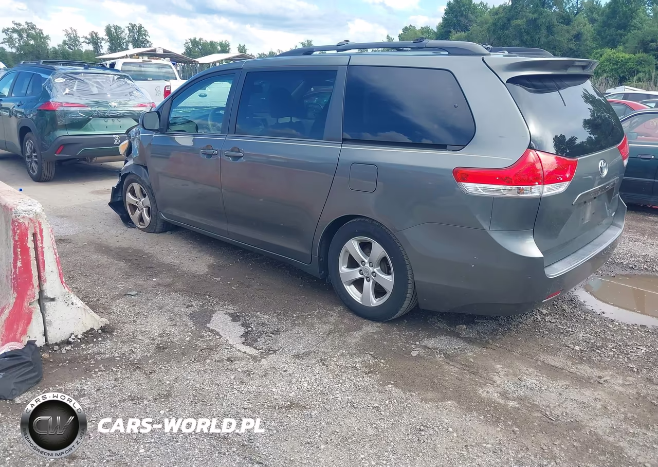 2014 Toyota Sienna Le V6 8 Passenger VIN:5TDKK3DC4ES524829 - 3