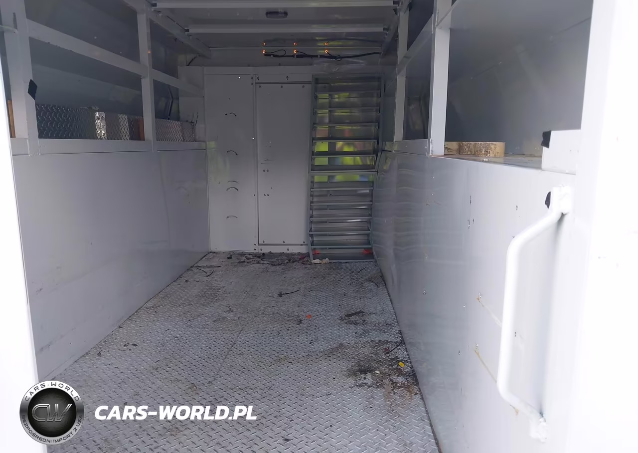 2023 Chevrolet Express Cutaway Work Van VIN:1HA0GRF76PN006866 - 8