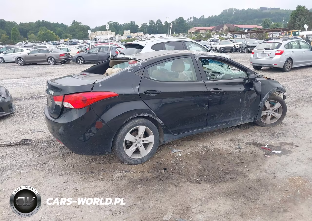 2013 Hyundai Elantra Gls VIN:KMHDH4AE7DU556781 - 4