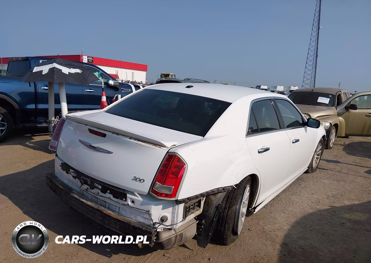 2014 Chrysler 300 VIN:2C3CCAAG7EH216439 - 4