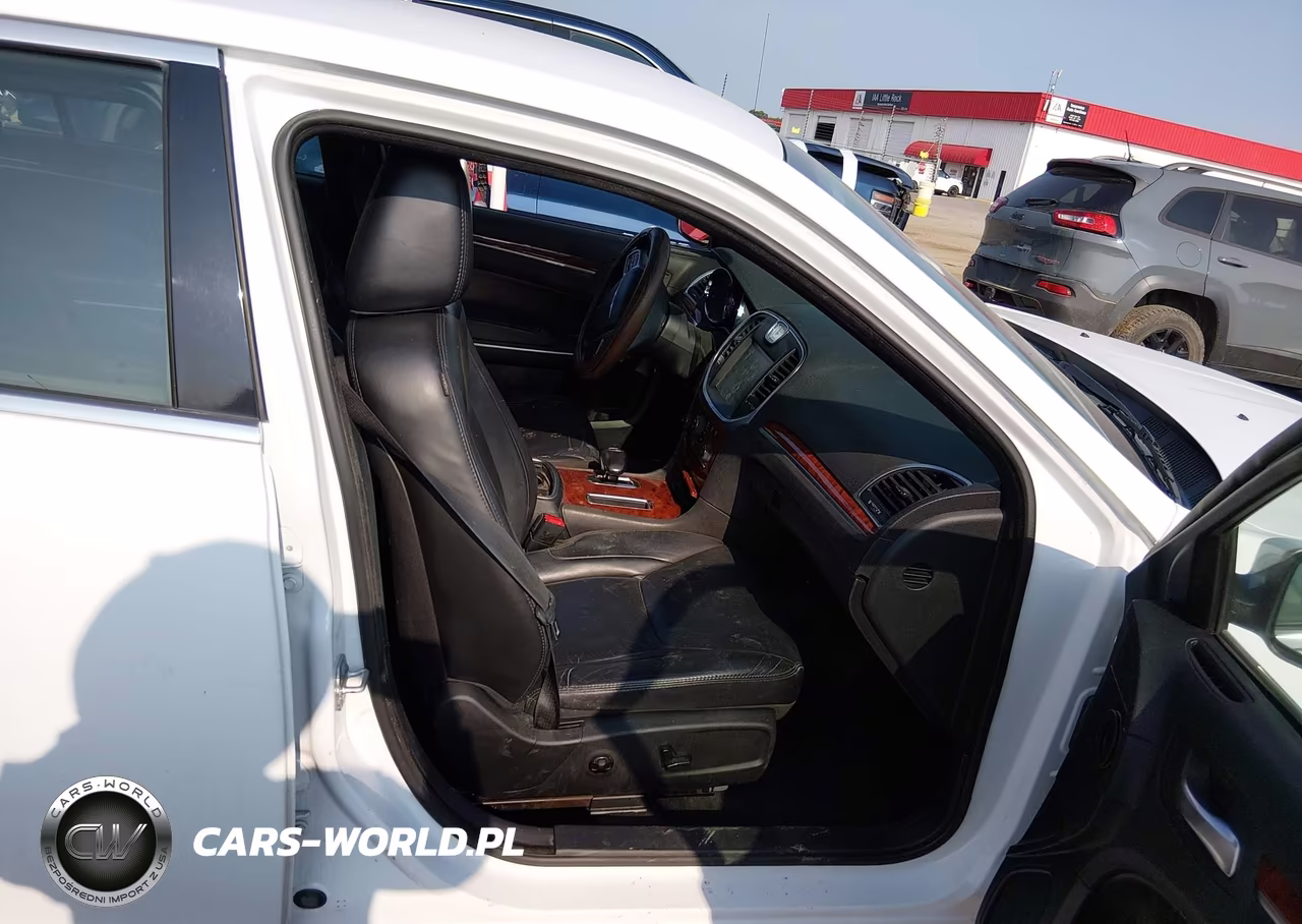 2014 Chrysler 300 VIN:2C3CCAAG7EH216439 - 5