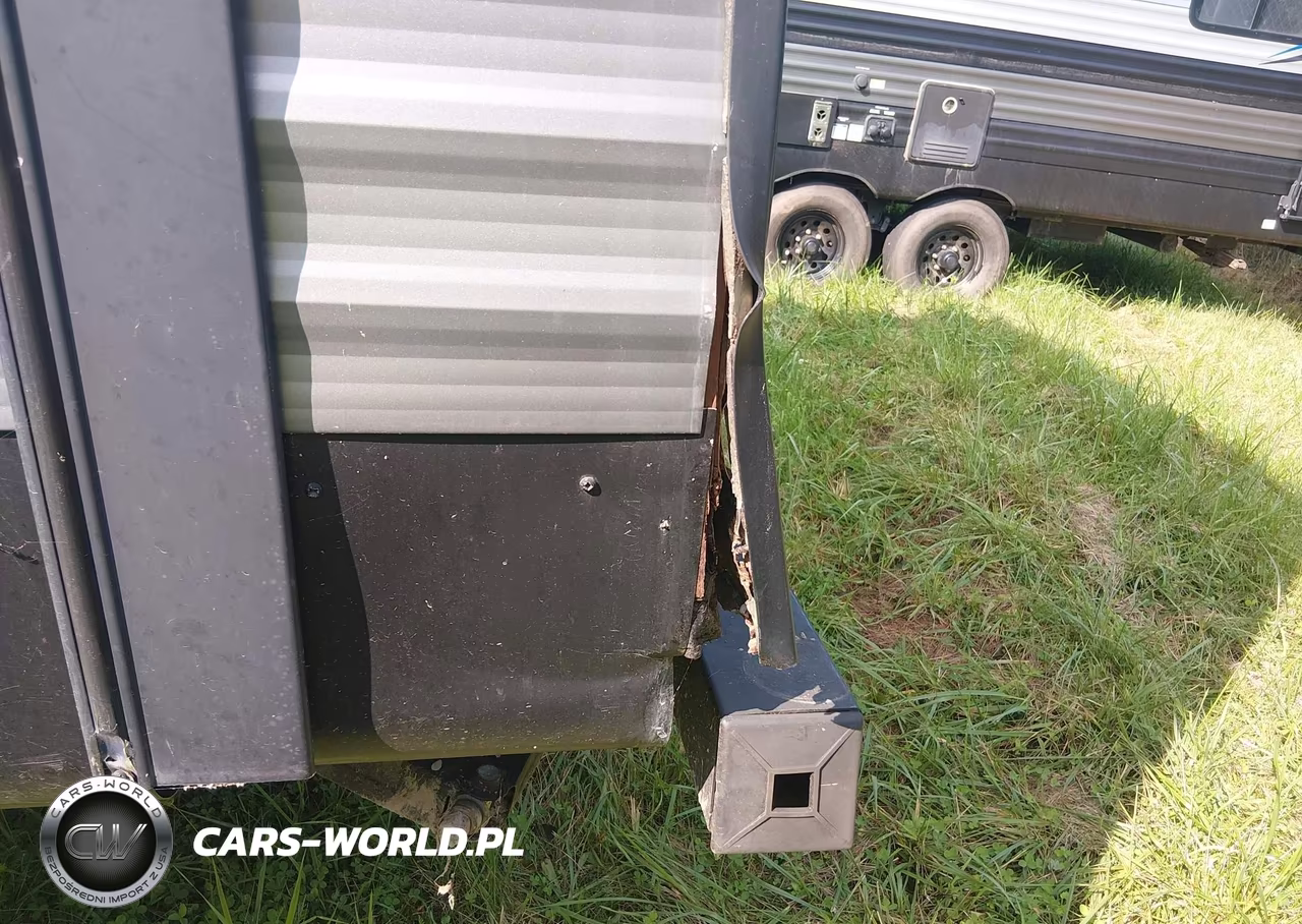 2017 Coachmen 293Rlds VIN:5ZT2CAXBXHT010489 - 13