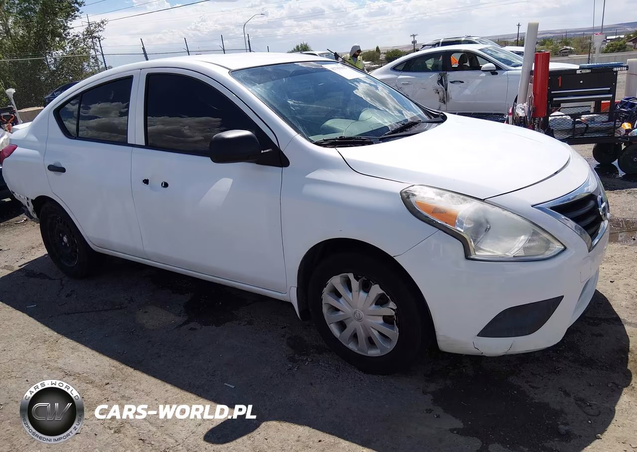 2015 Nissan Versa 1.6 S+ – zdjęcie 1 z 11