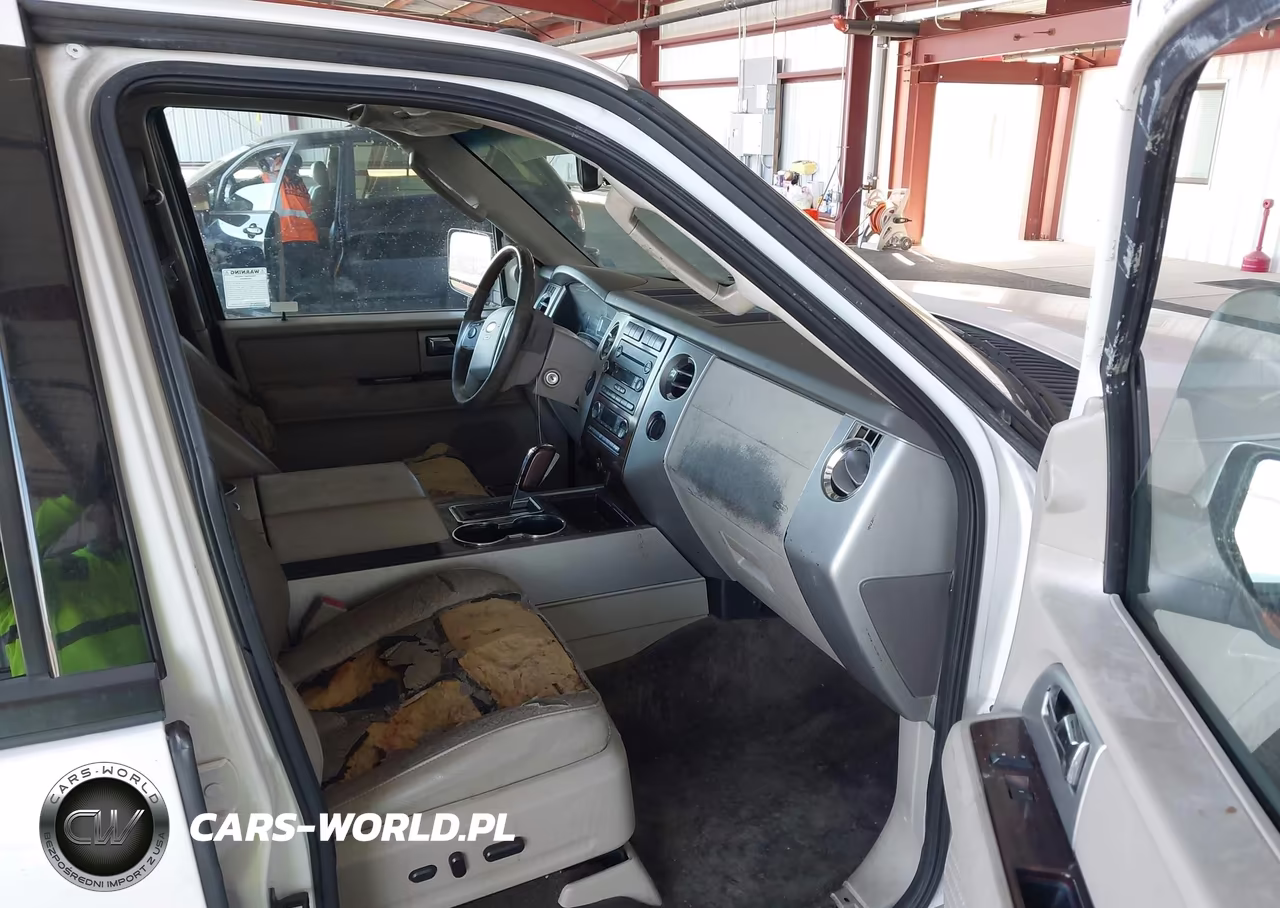 2010 Ford Expedition Limited VIN:1FMJU2A54AEB50532 - 5