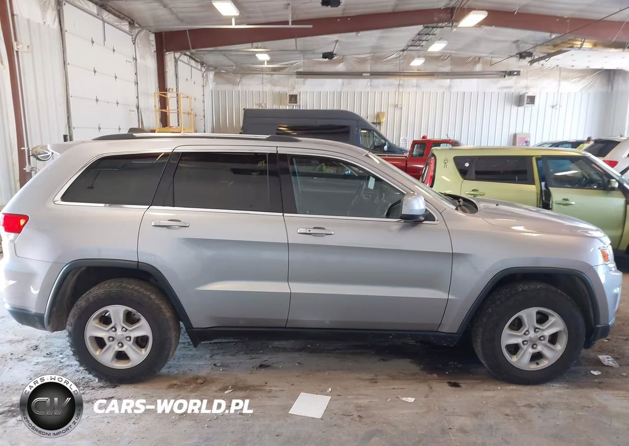2015 Jeep Grand Cherokee Laredo VIN:1C4RJFAG6FC791340 - 13