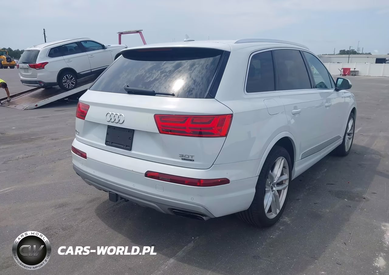 2017 Audi Q7 3.0T Premium VIN:WA1VAAF72HD030211 - 4