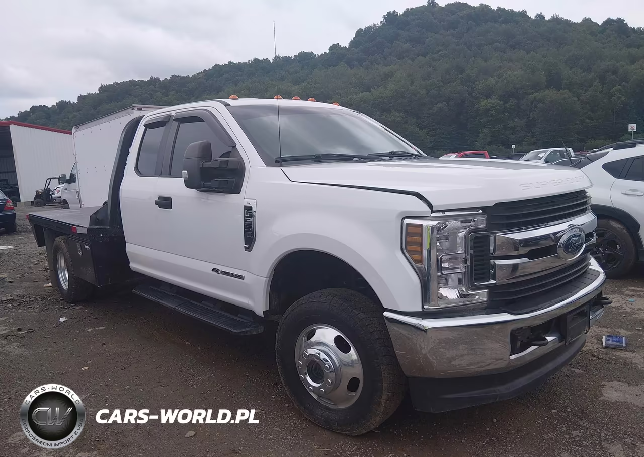 2018 Ford F-350 Chassis Xl