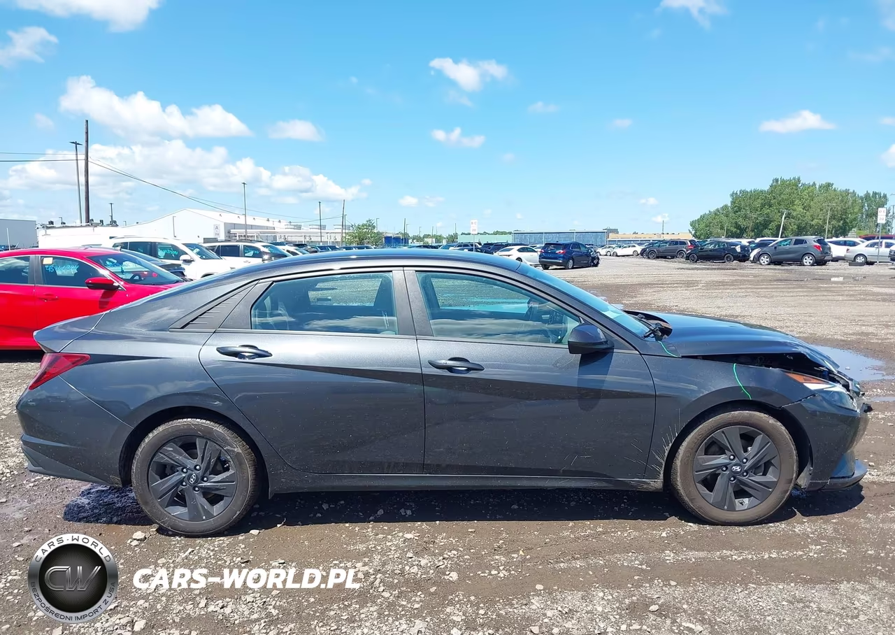 2022 Hyundai Elantra Sel VIN:5NPLS4AG4NH065602 - 13