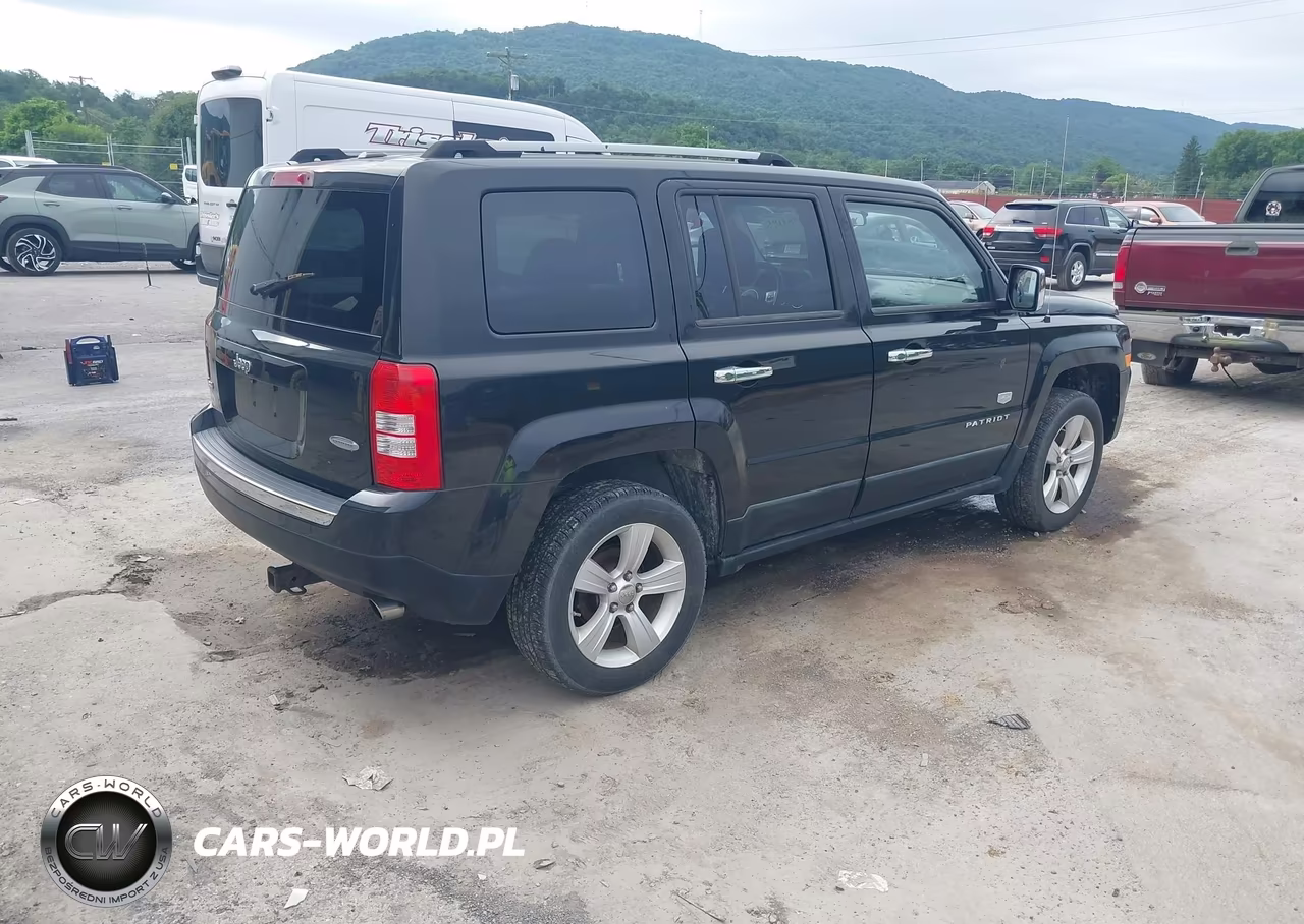 2011 Jeep Patriot Latitude X VIN:1J4NF4GB2BD174855 - 4
