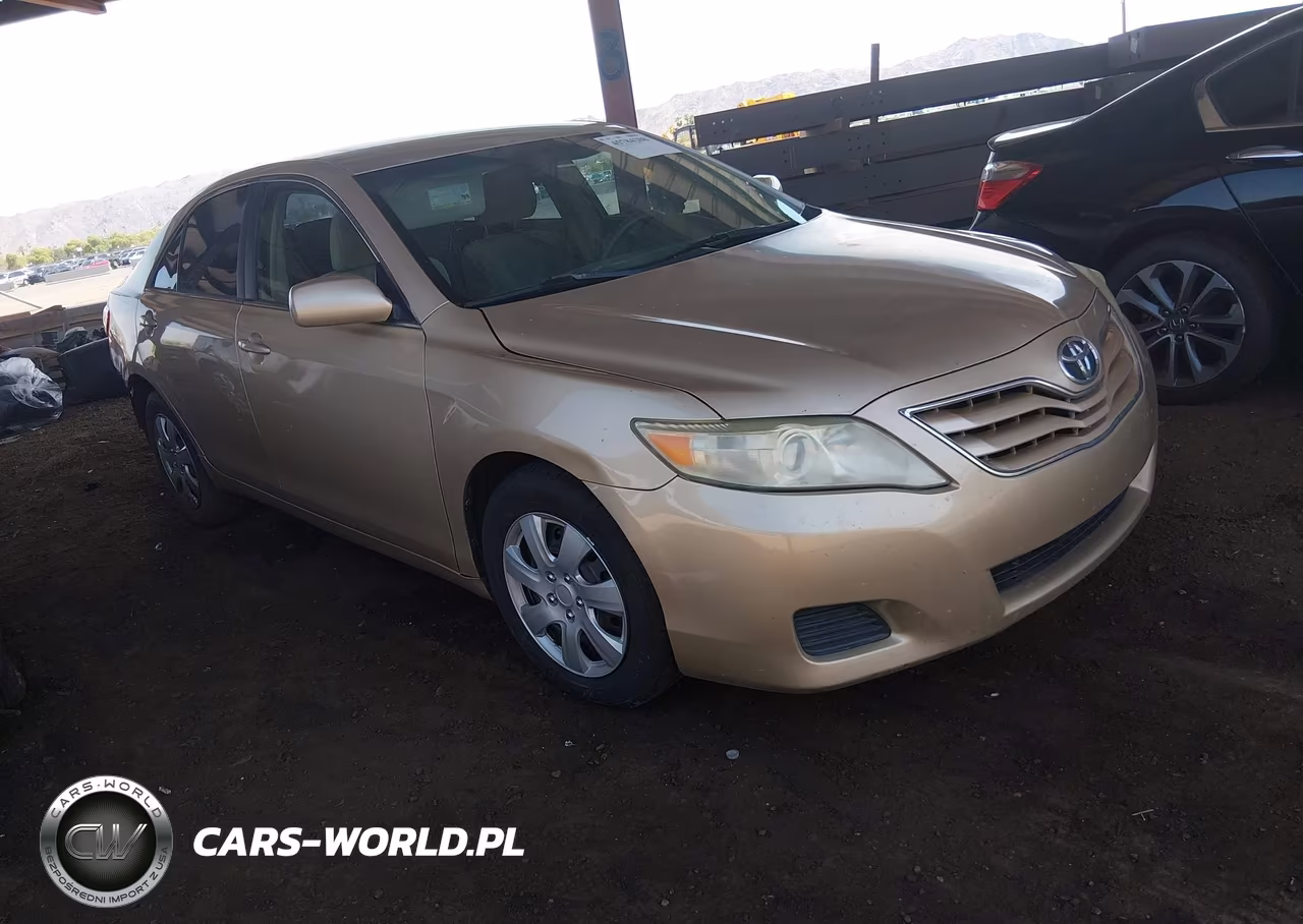 2011 Toyota Camry Le – zdjęcie 1 z 16