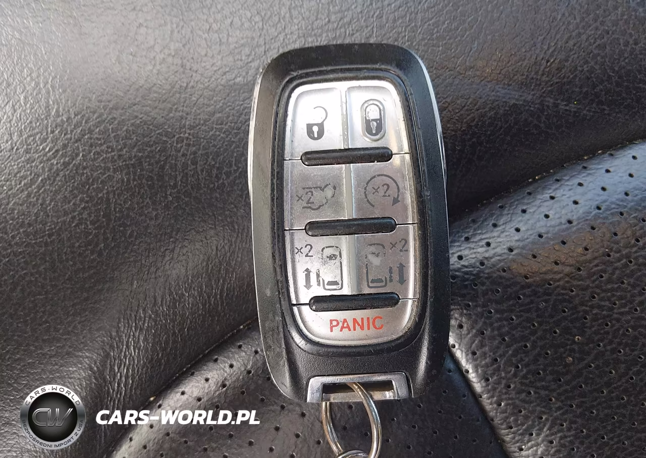 2020 Chrysler Pacifica Touring L VIN:2C4RC1BG1LR110631 - 11