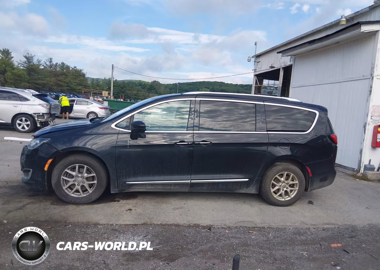 2020 Chrysler Pacifica Touring L VIN:2C4RC1BG1LR110631 - 14