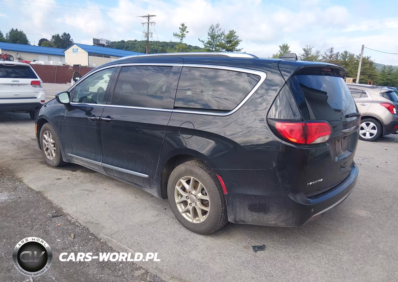 2020 Chrysler Pacifica Touring L VIN:2C4RC1BG1LR110631 - 3