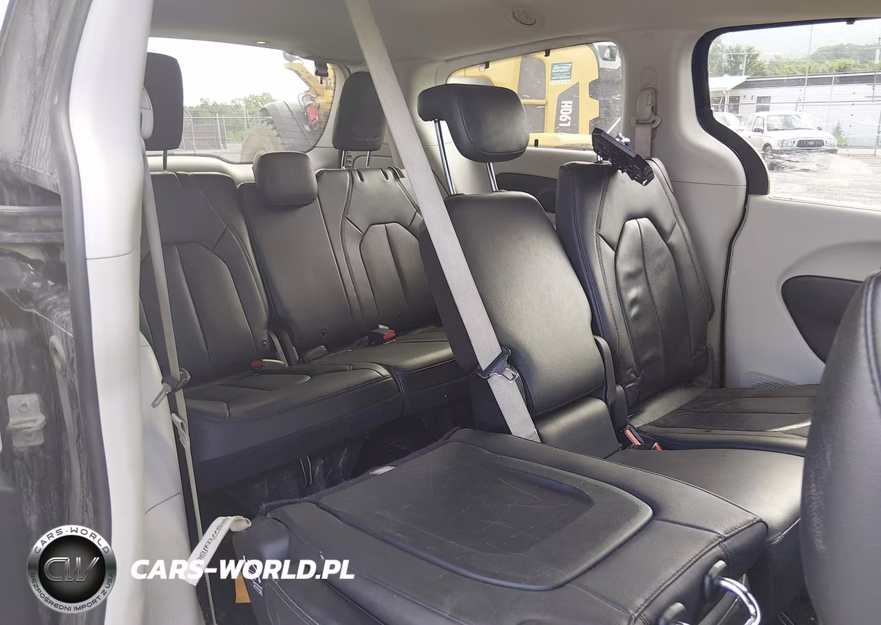 2020 Chrysler Pacifica Touring L VIN:2C4RC1BG1LR110631 - 8