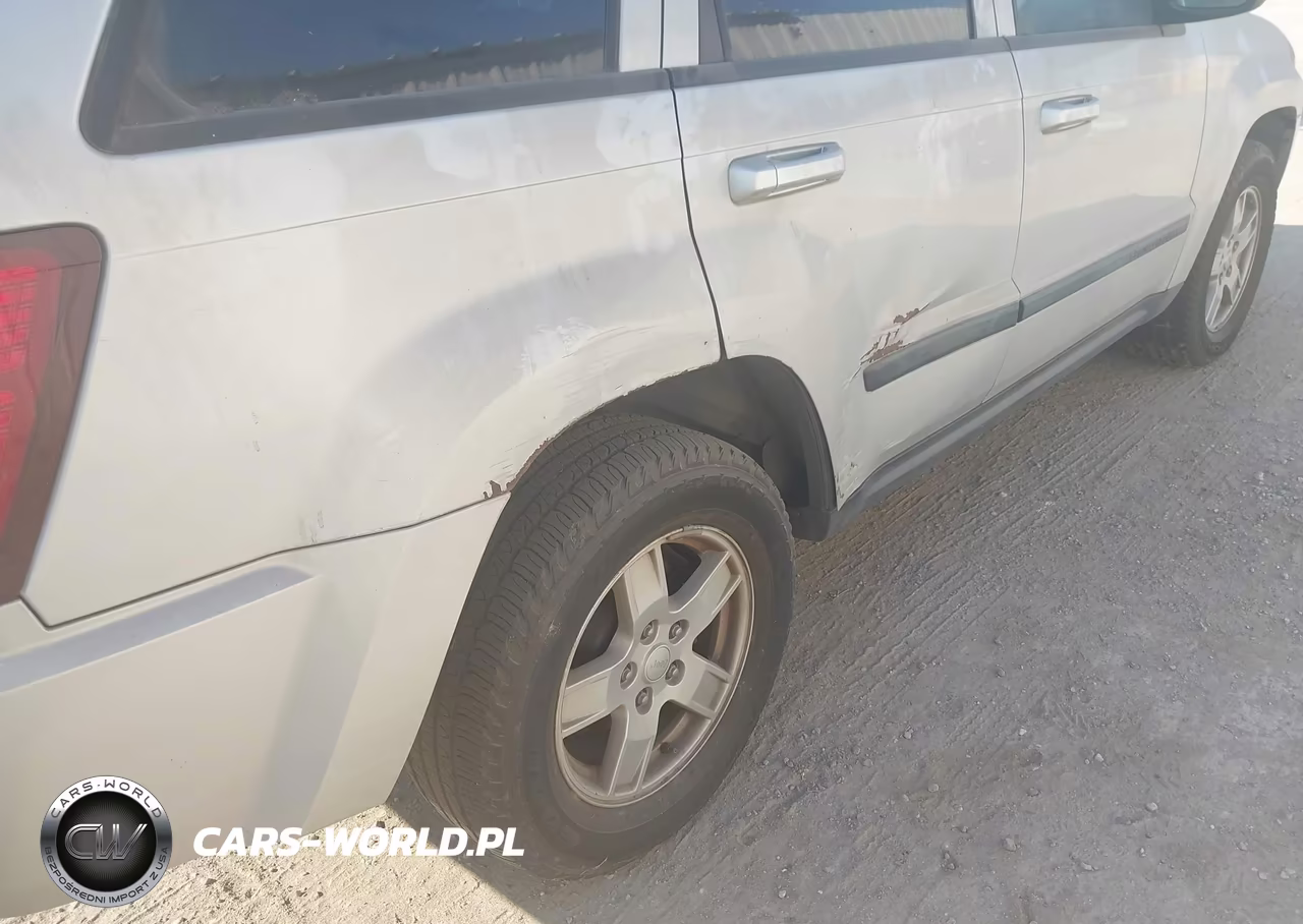 2007 Jeep Grand Cherokee Laredo VIN:1J8GR48K57C688404 - 12