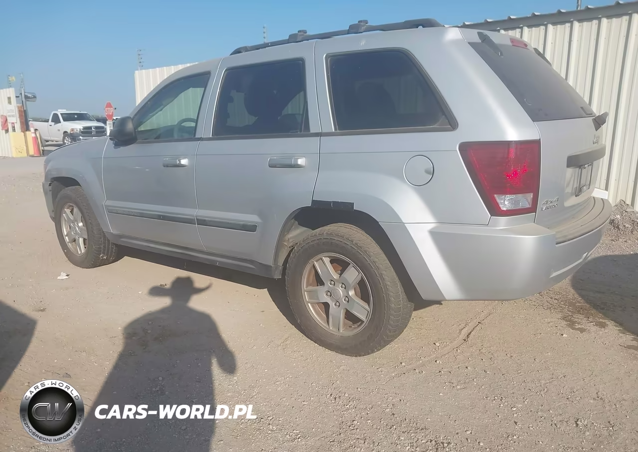 2007 Jeep Grand Cherokee Laredo VIN:1J8GR48K57C688404 - 3